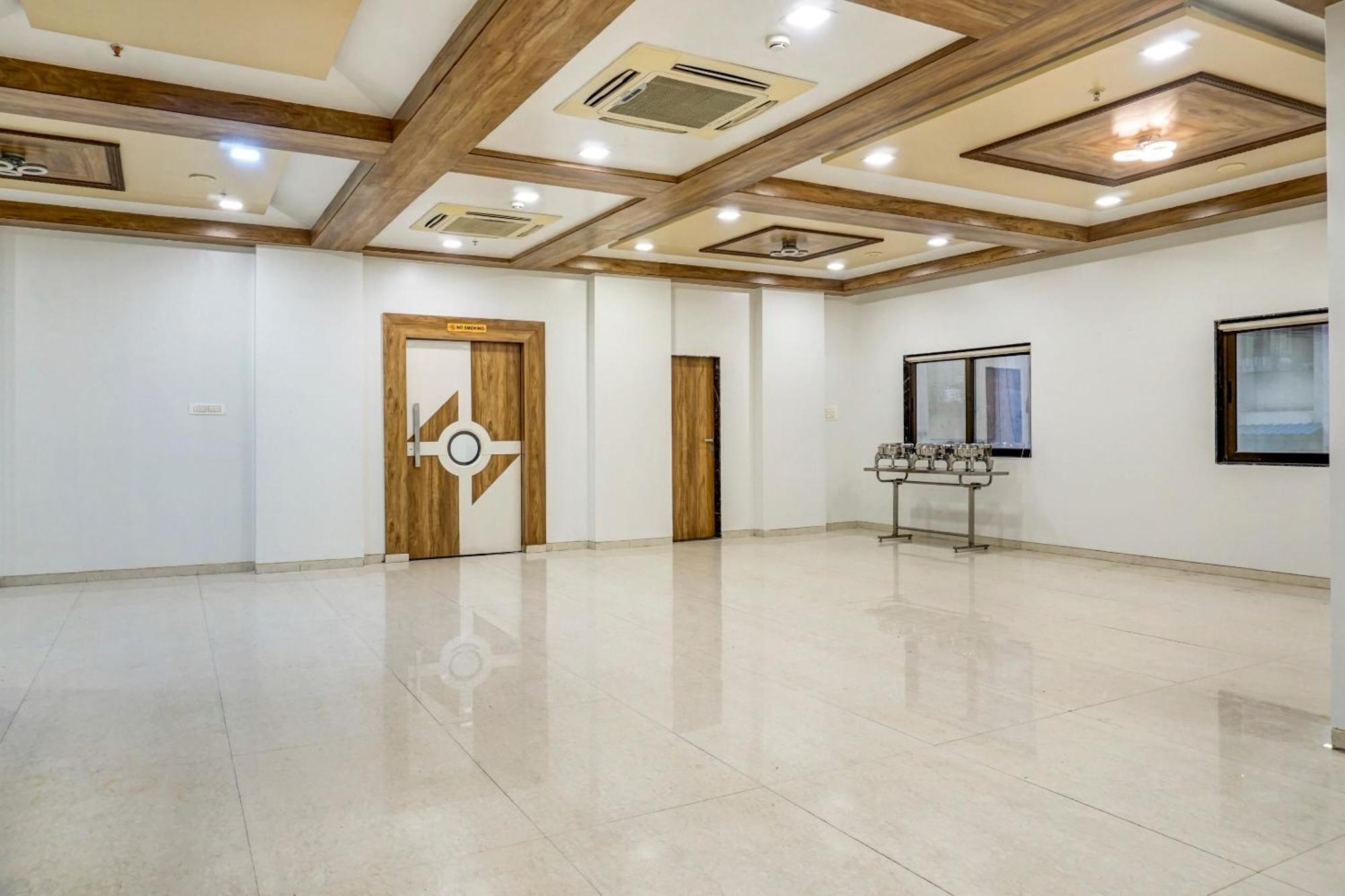Hotel Krone Plaza Near Igi Airport Нью-Дели Экстерьер фото